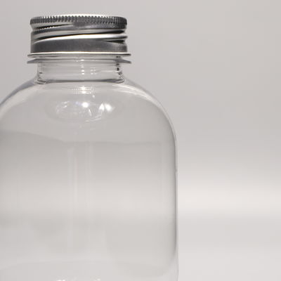 Przejrzyste butelki PET ze śrubą na aluminium